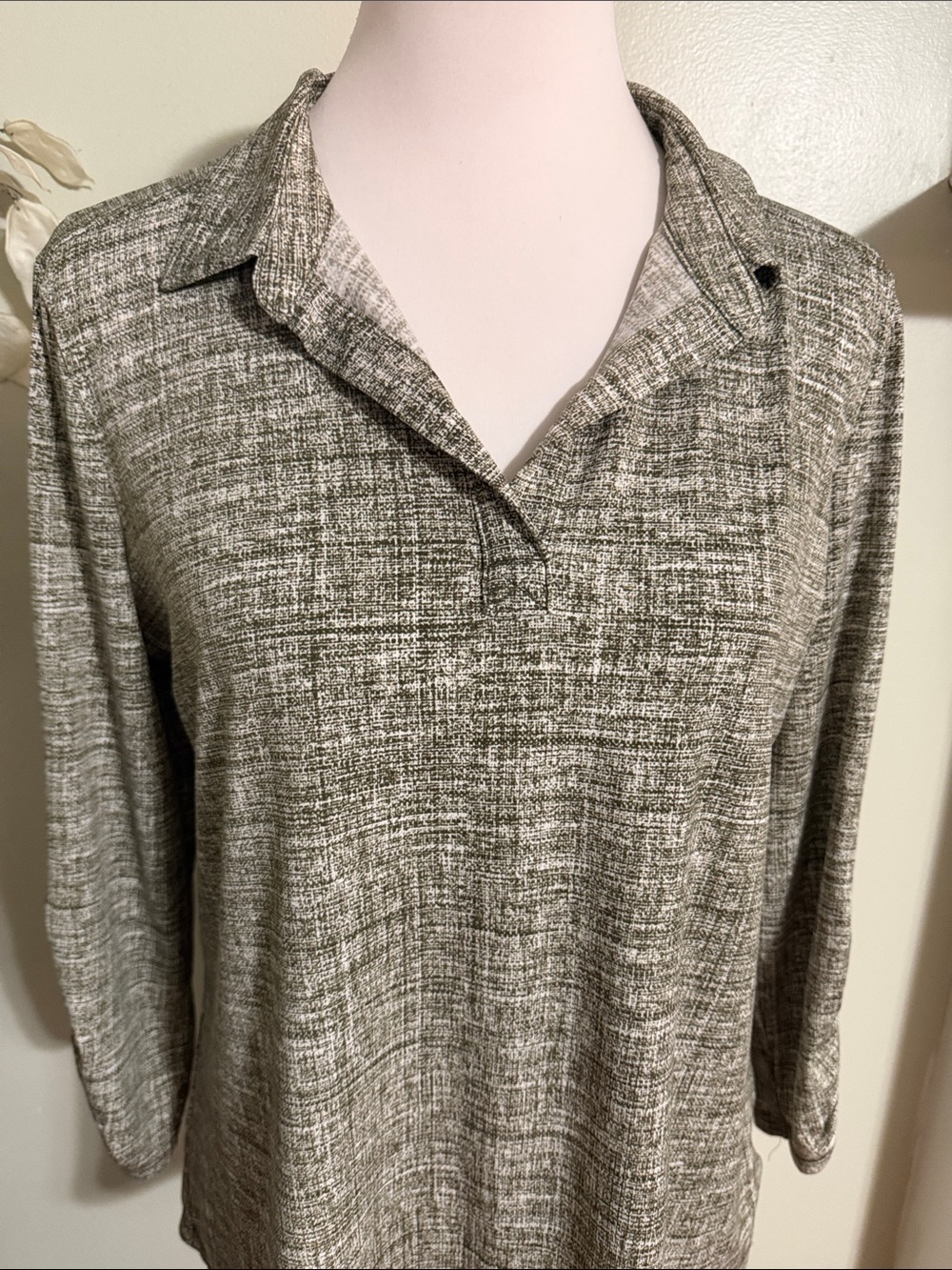 Jones New York Dark Green Textured Open V-Neck Blouse - Picture 2 of 5